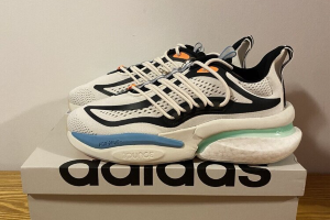 Adidas AlphaBoost V1