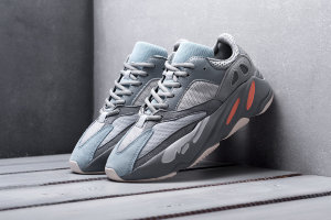Кроссовки Adidas yeezy boost 700