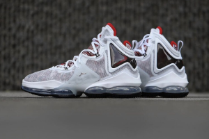 Nike LeBron 19