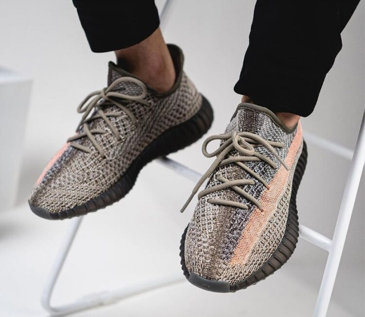 Adidas Yeezy Boost 350 V2 (без коробки)
