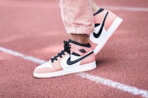 Nike Air Jordan 1 MID Rosa