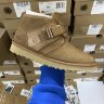 UGG-8570