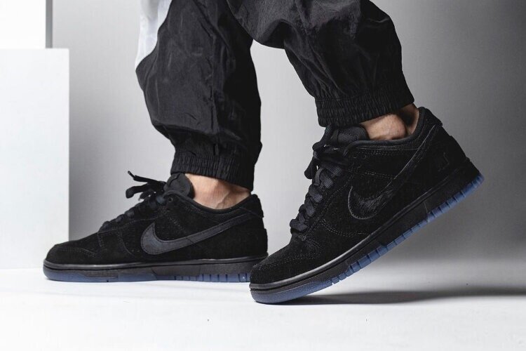  Undefeated x Nike Dunk Low