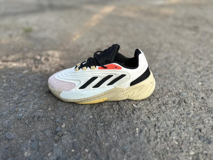 Adidas Ozelia