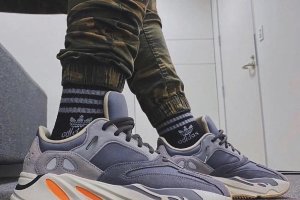 Adidas Yeezy boost 700