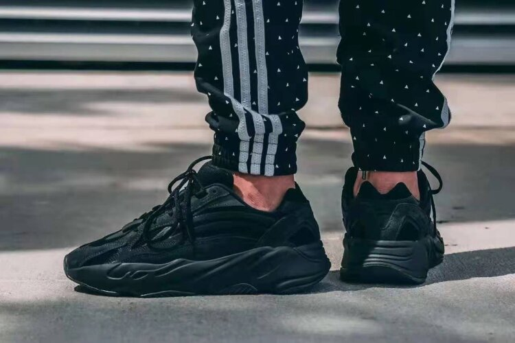 Adidas Yeezy Boost 700